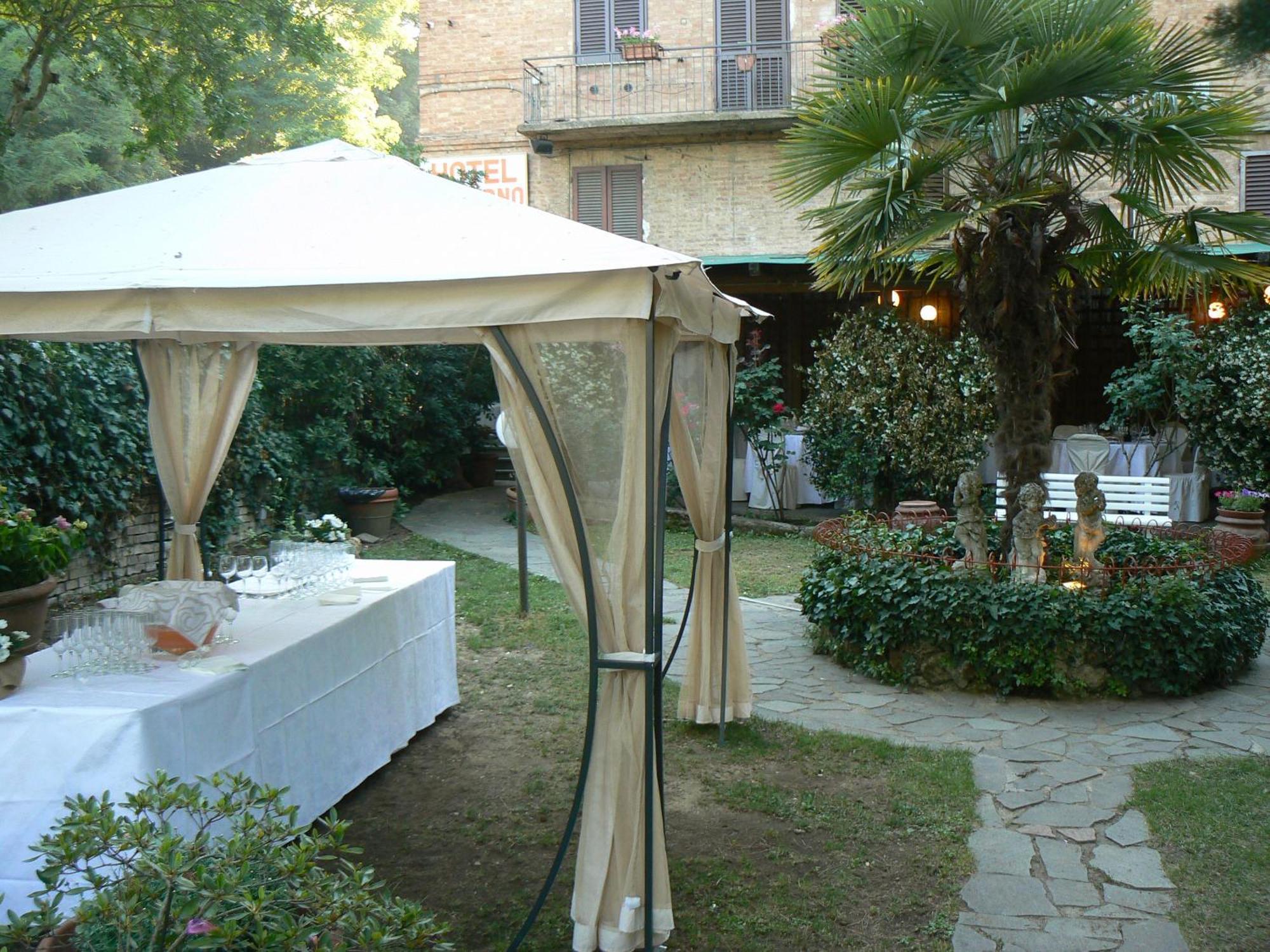 Hotel Moderno Siena Esterno foto