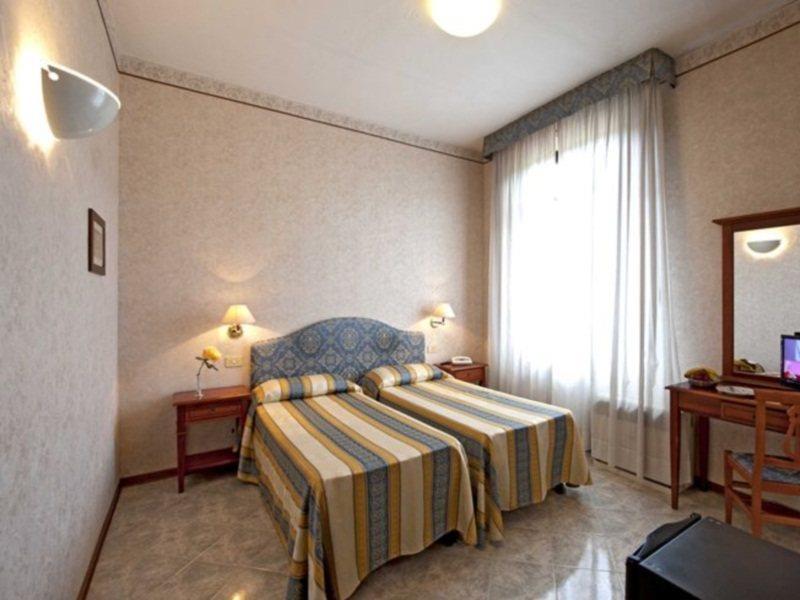 Hotel Moderno Siena Esterno foto