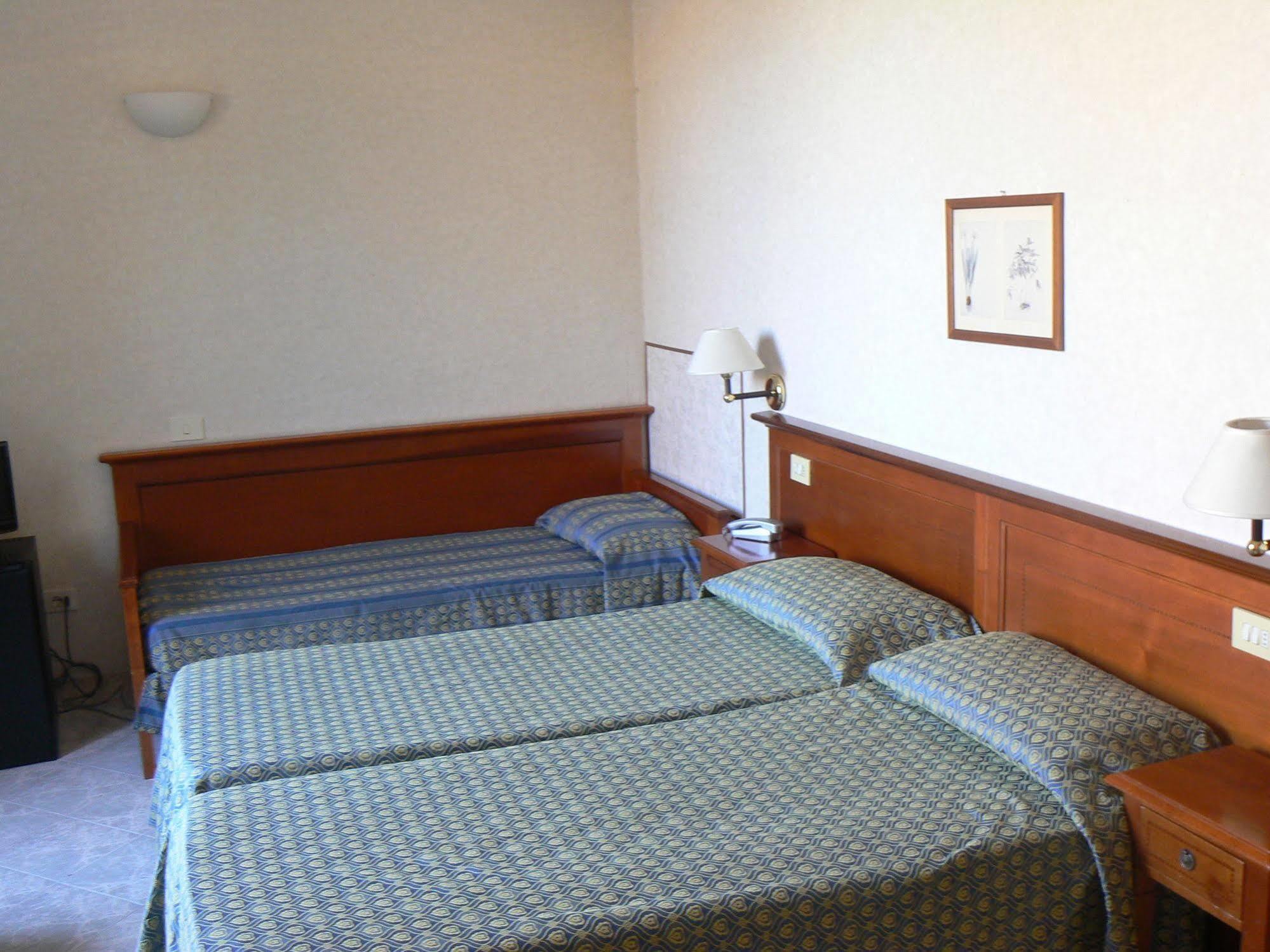 Hotel Moderno Siena Esterno foto