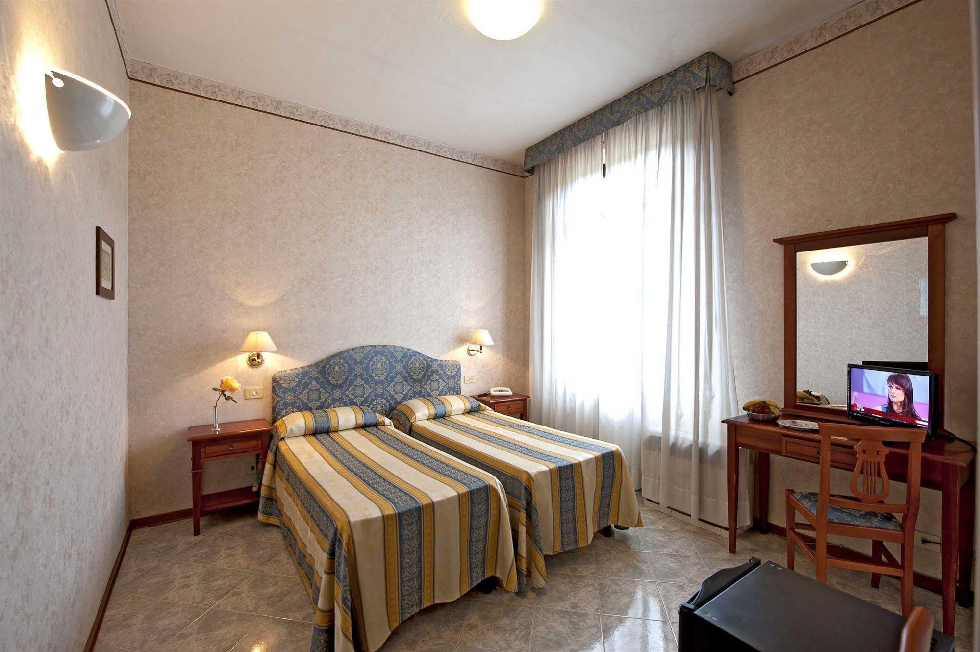 Hotel Moderno Siena Esterno foto