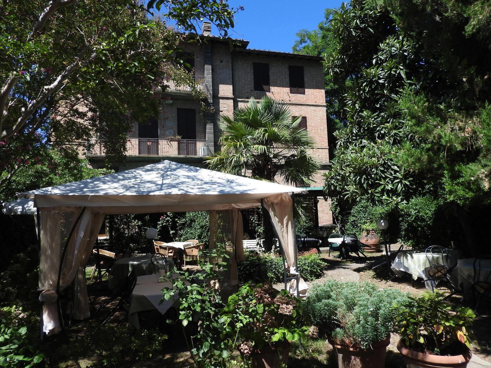 Hotel Moderno Siena Esterno foto