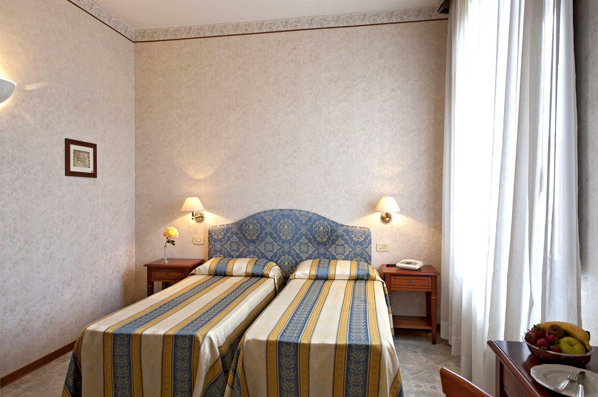 Hotel Moderno Siena Esterno foto