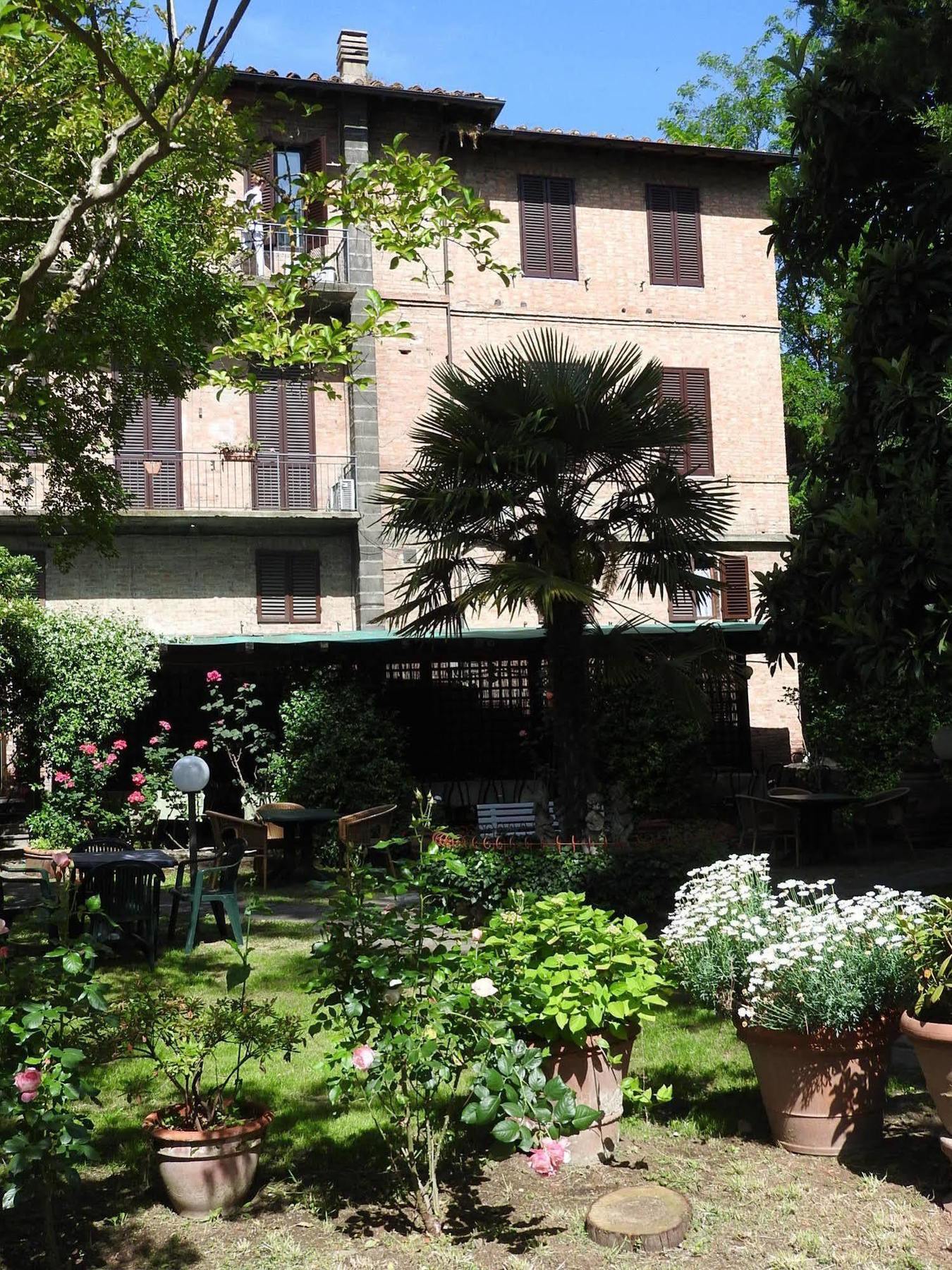 Hotel Moderno Siena Esterno foto